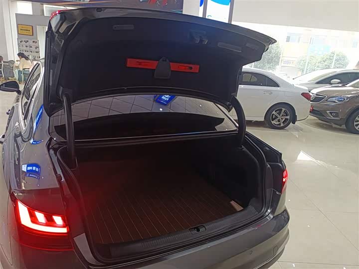 Фото 19 - Audi A4L