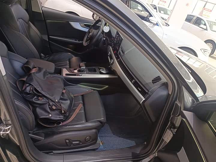 Фото 25 - Audi A4L