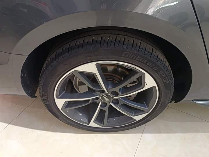 Фото 26 - Audi A4L