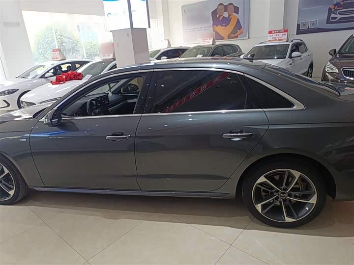 Фото 5 - Audi A4L