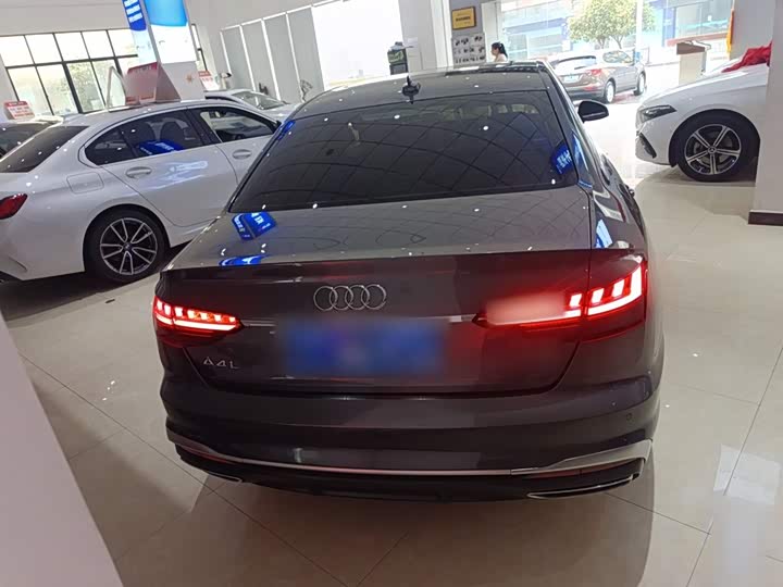 Фото 6 - Audi A4L