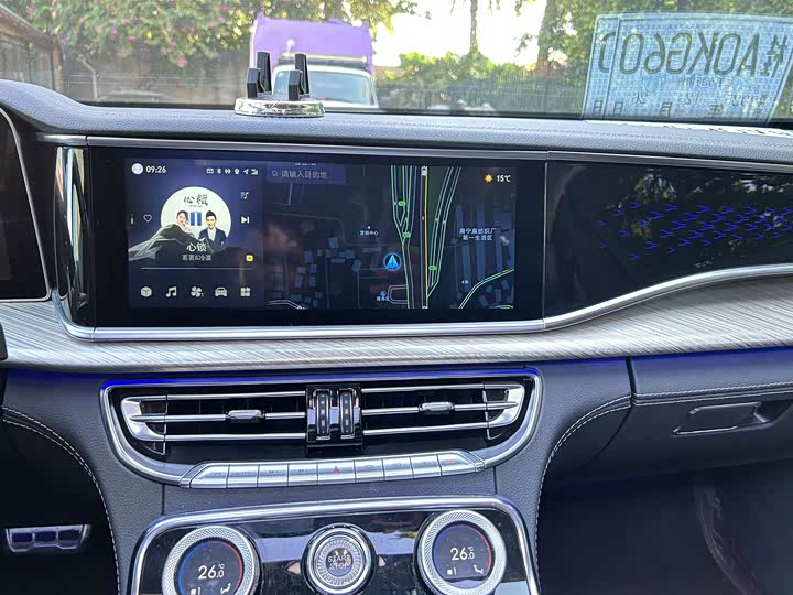 Фото 11 - Hongqi H9