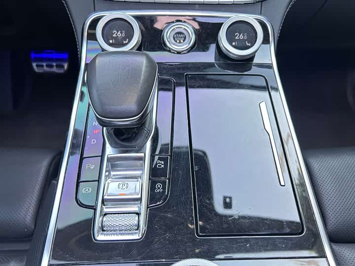 Фото 12 - Hongqi H9