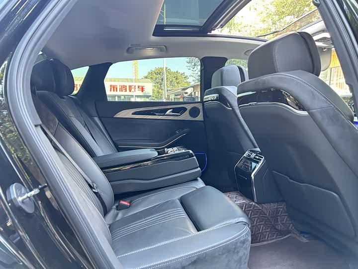 Фото 16 - Hongqi H9