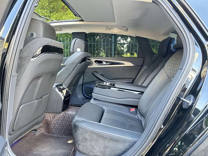 Фото 8 - Hongqi H9