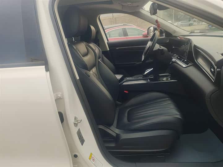 Фото 25 - Bestune T55