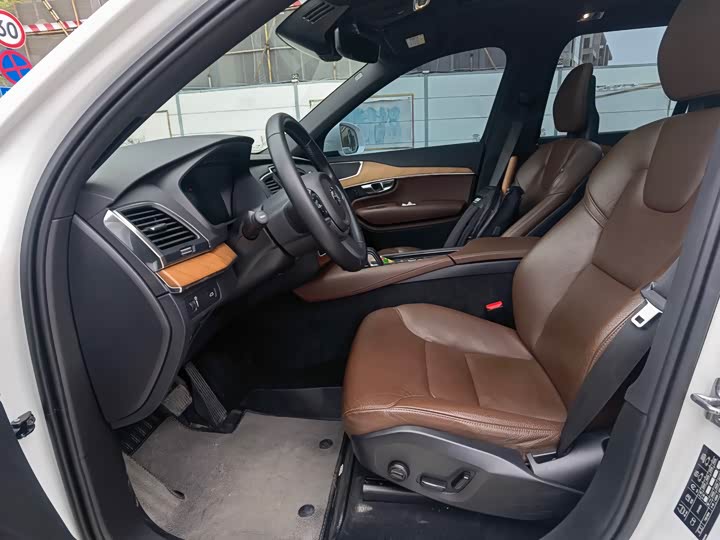 Фото 4 - Volvo XC90