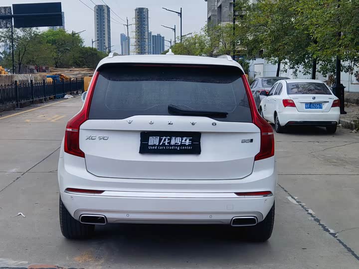 Фото 8 - Volvo XC90