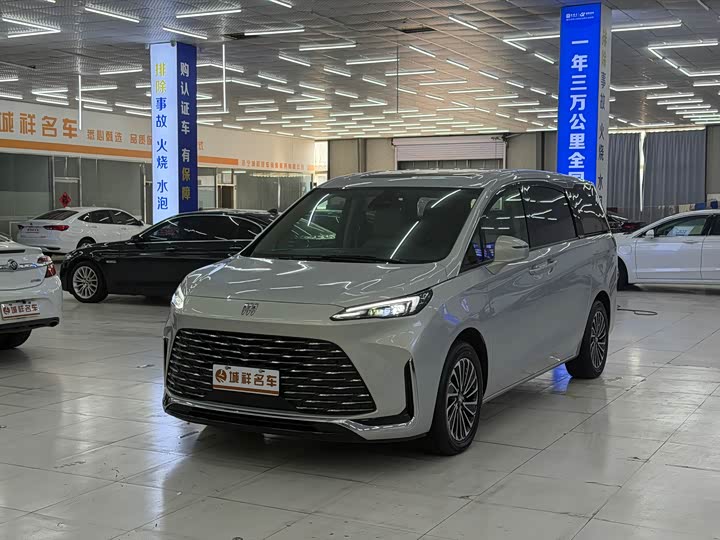 Фото 1 - Buick GL8 Hybrid