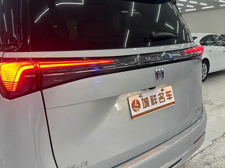 Фото 17 - Buick GL8 Hybrid