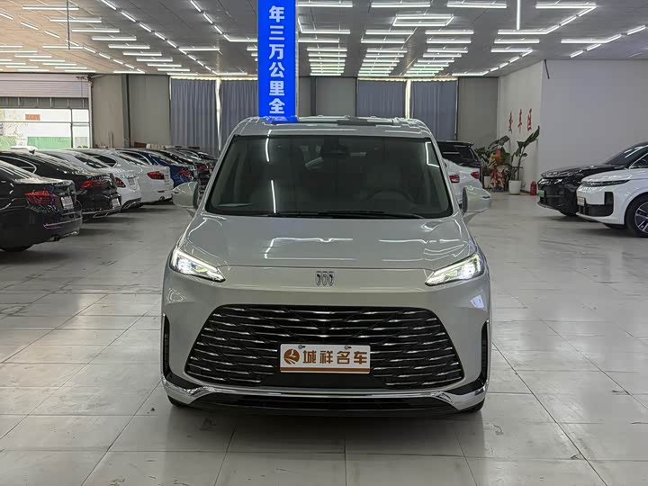 Фото 2 - Buick GL8 Hybrid