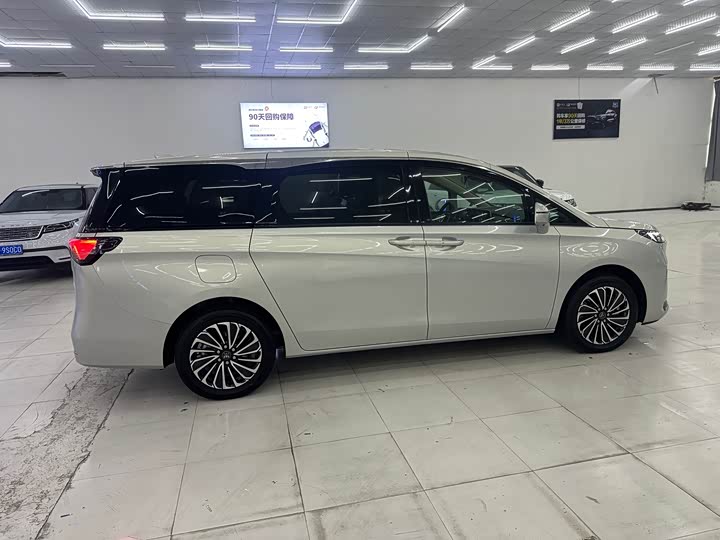 Фото 21 - Buick GL8 Hybrid