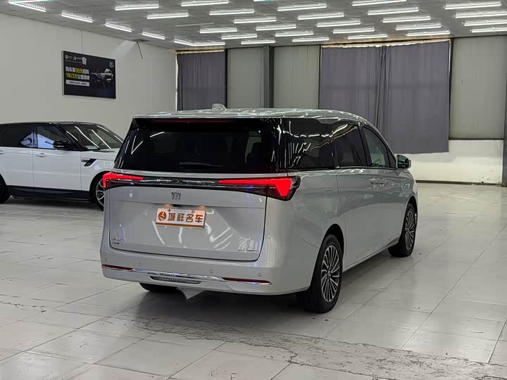 Фото 23 - Buick GL8 Hybrid