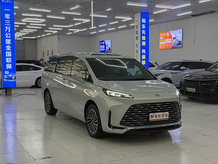 Фото 3 - Buick GL8 Hybrid