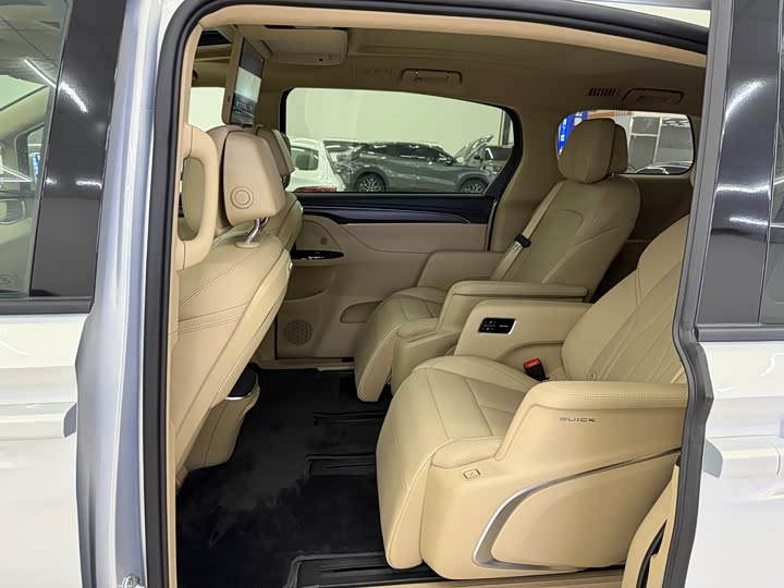 Фото 5 - Buick GL8 Hybrid