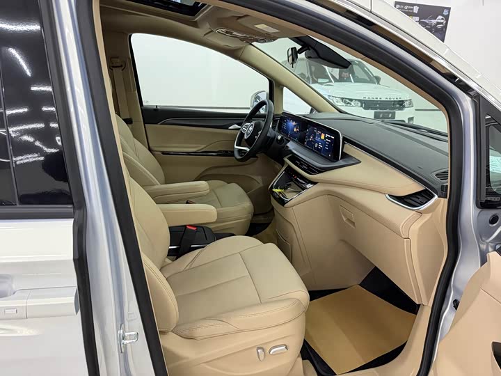 Фото 8 - Buick GL8 Hybrid