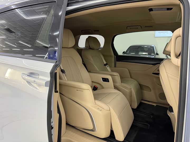 Фото 9 - Buick GL8 Hybrid