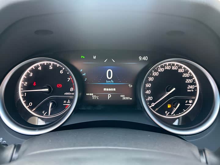 Фото 10 - Toyota Camry