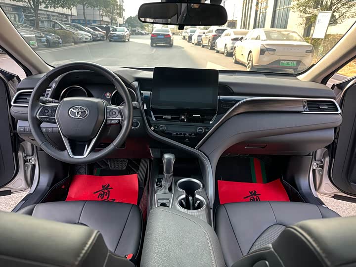 Фото 6 - Toyota Camry