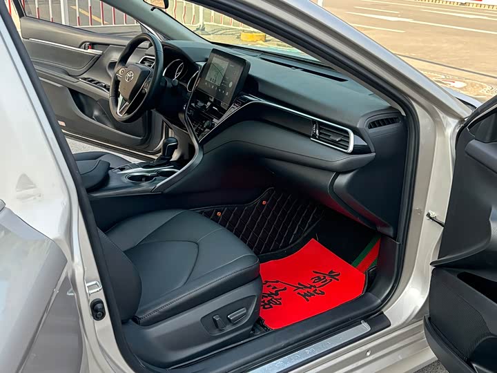 Фото 7 - Toyota Camry