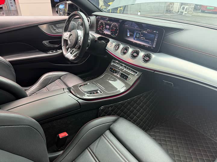 Фото 15 - Mercedes-Benz E-Class AMG