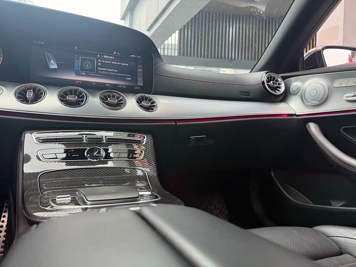 Фото 19 - Mercedes-Benz E-Class AMG