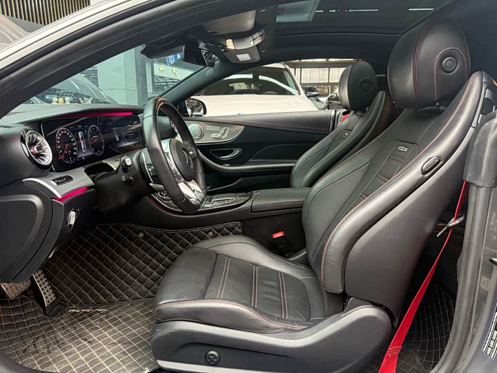 Фото 9 - Mercedes-Benz E-Class AMG