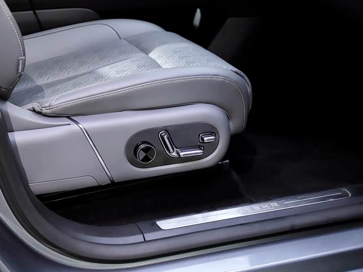 Фото 20 - Zeekr 7X