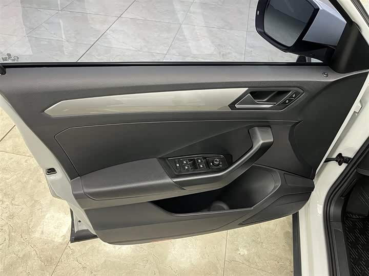 Фото 10 - Volkswagen T-Roc