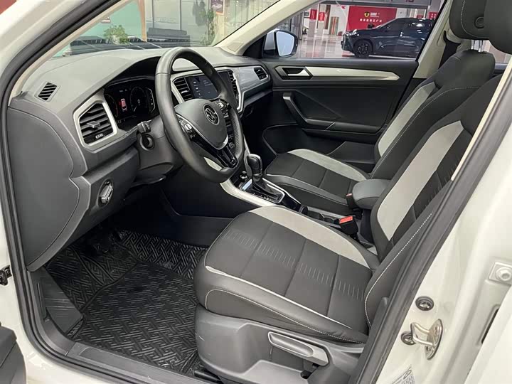 Фото 11 - Volkswagen T-Roc