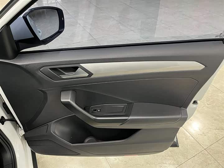 Фото 12 - Volkswagen T-Roc