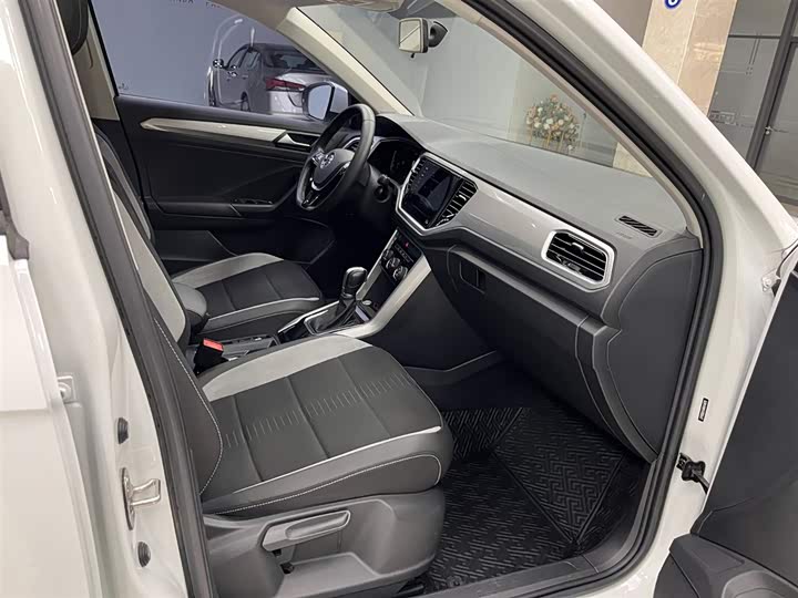 Фото 13 - Volkswagen T-Roc