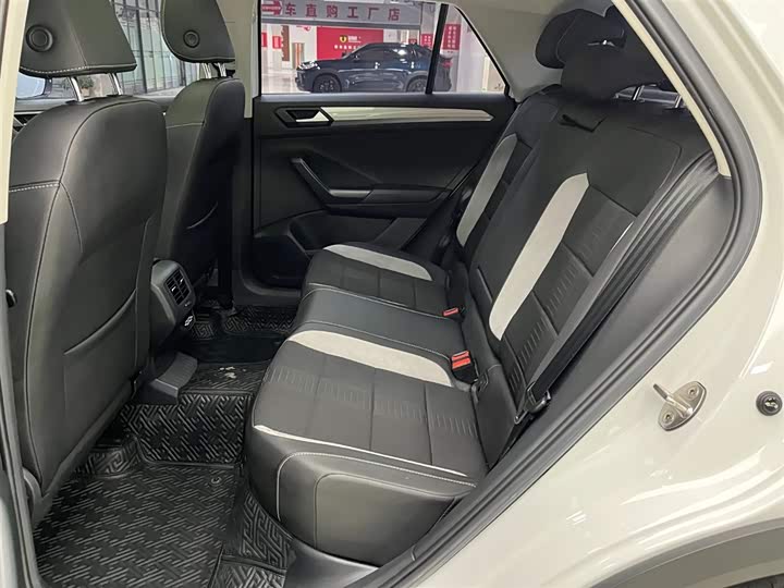 Фото 14 - Volkswagen T-Roc