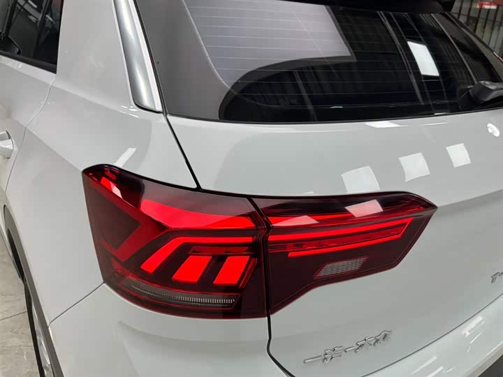 Фото 18 - Volkswagen T-Roc