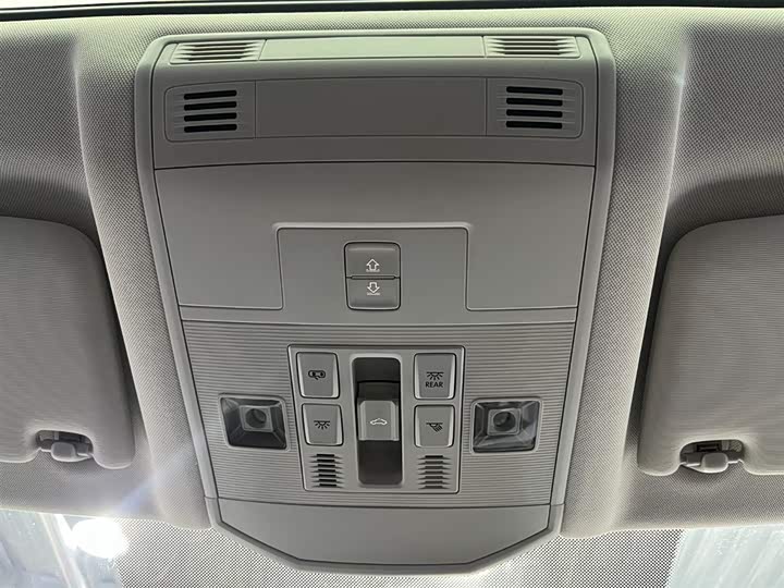 Фото 8 - Volkswagen T-Roc