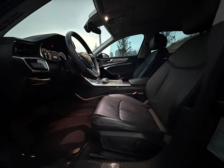 Фото 5 - Audi A6L