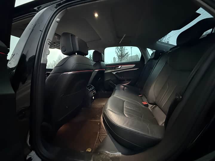 Фото 6 - Audi A6L