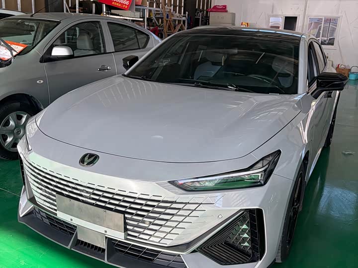 Фото 1 - Changan UNI-V