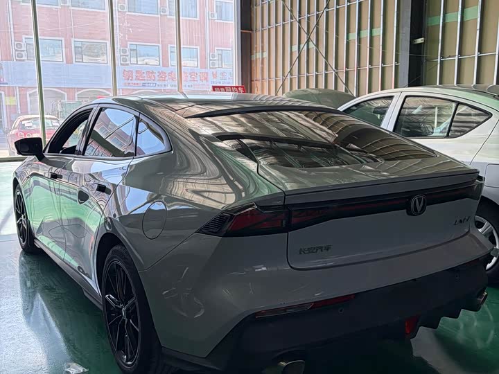 Фото 2 - Changan UNI-V