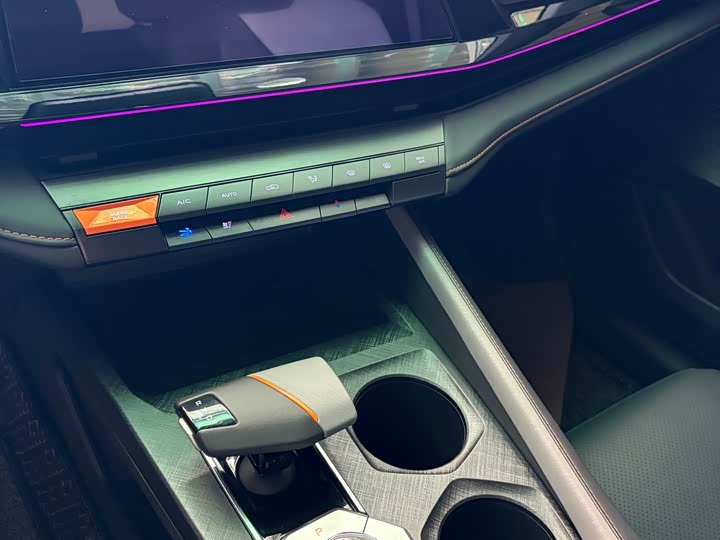 Фото 3 - Changan UNI-V