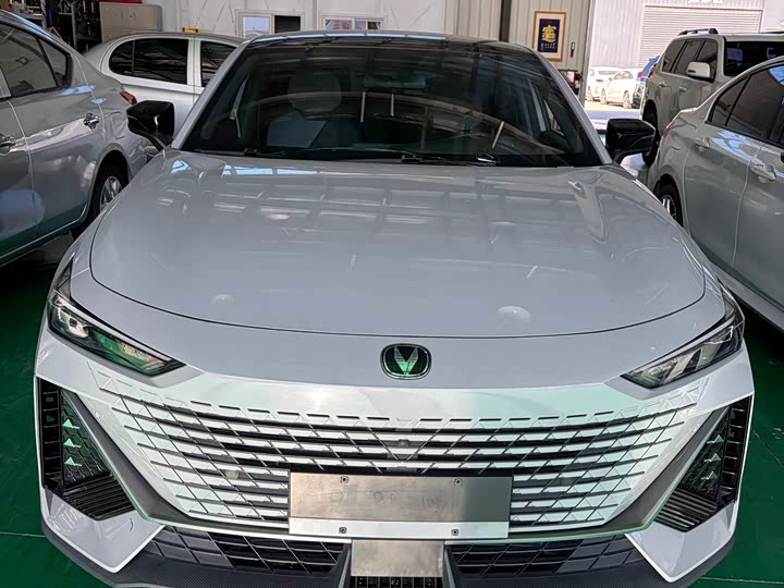 Фото 8 - Changan UNI-V