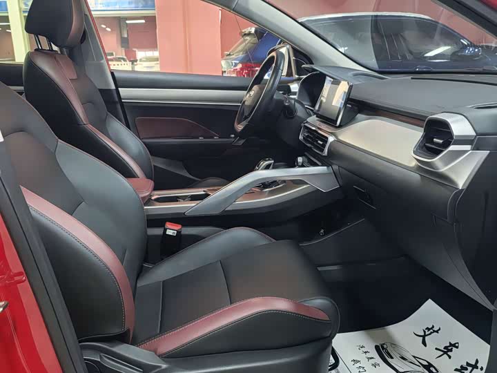 Фото 9 - Geely Coolray