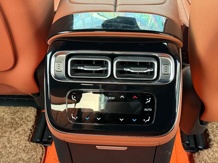 Фото 14 - Mercedes-Benz S-Class