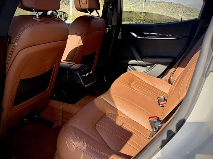 Фото 8 - Maserati Ghibli