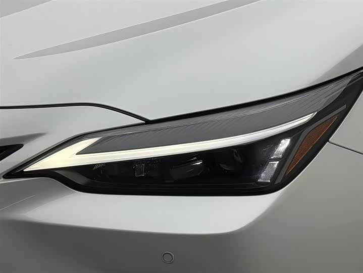 Фото 13 - Lexus NX