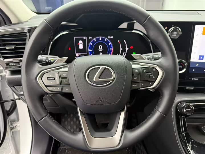 Фото 6 - Lexus NX