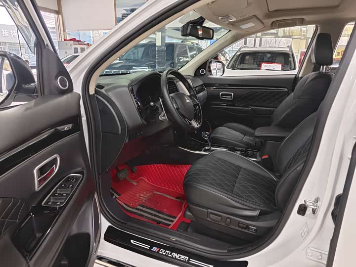 Фото 5 - Mitsubishi Outlander