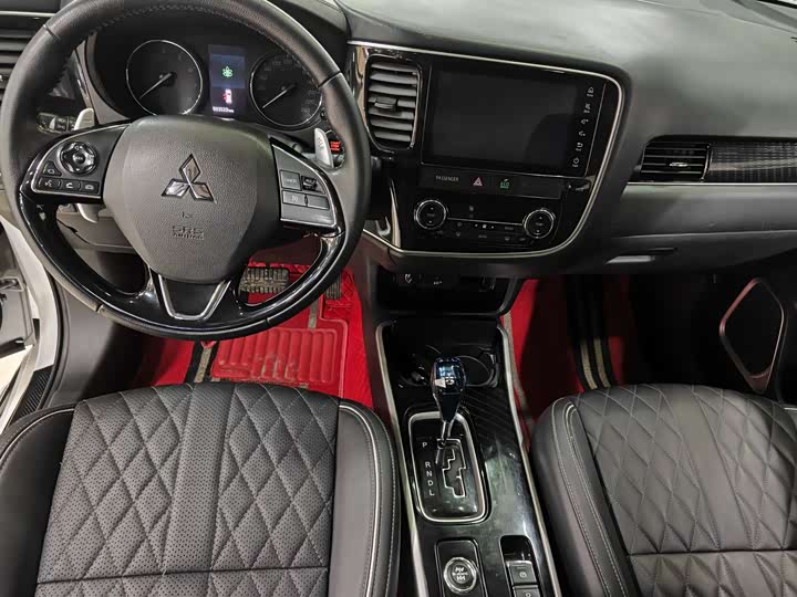 Фото 6 - Mitsubishi Outlander