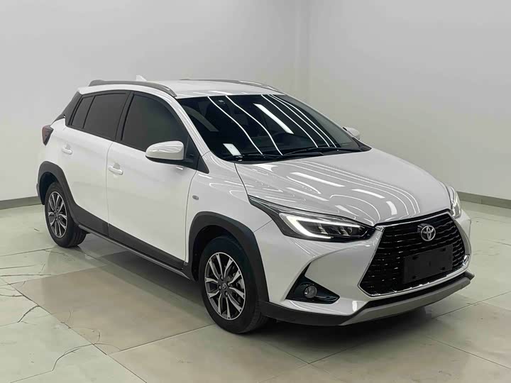 Фото 2 - Toyota Yaris L Hatchback