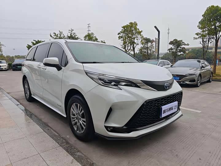 Фото 3 - Toyota Sienna